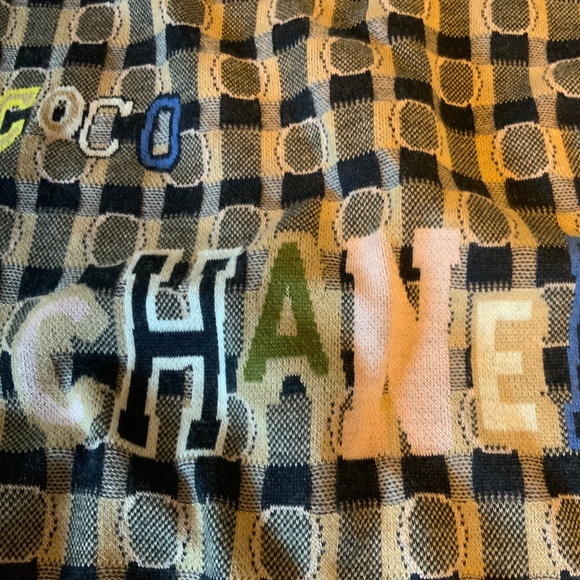 CHANEL CASHMERE PLAID POLKA DOT 2021 Autumn Rhinestone Buttons Logo 40 - Picture 7 of 16